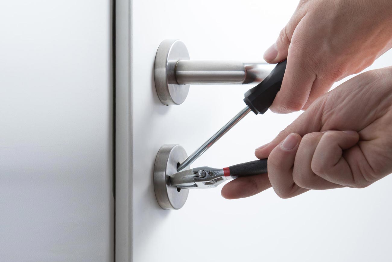 Using the services of a locksmith has a number of advantages